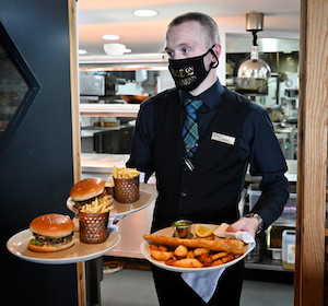 Как пандемия ухудшила ресторанный сервис   